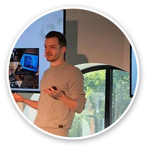 Nico Vergauwen giving a presentation